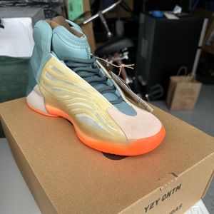 Yeezy QNTM - US Men’s Size 9 - Hi Res Coral